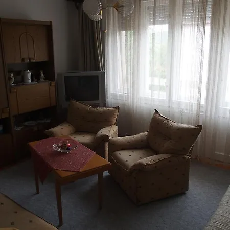 Szeplak Apartman * גיולה