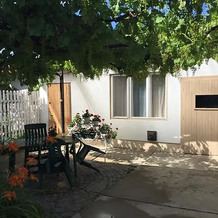Szeplak Apartman בית הארחה
